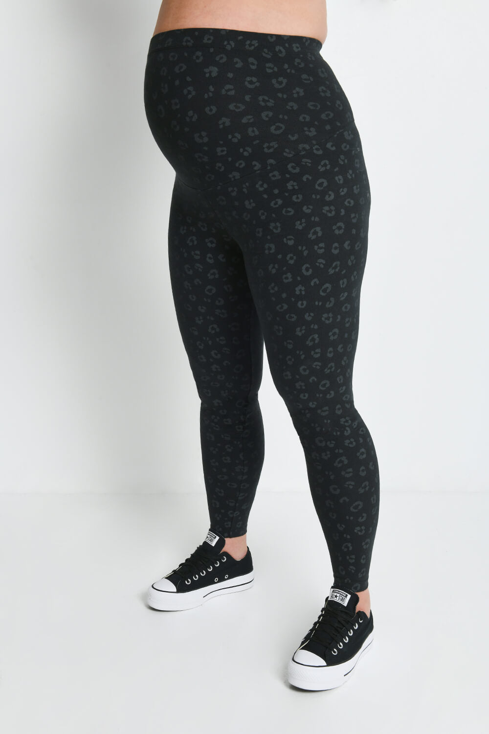 Alltägliche Umstandsleggings - Schwarze mit Animal-Print