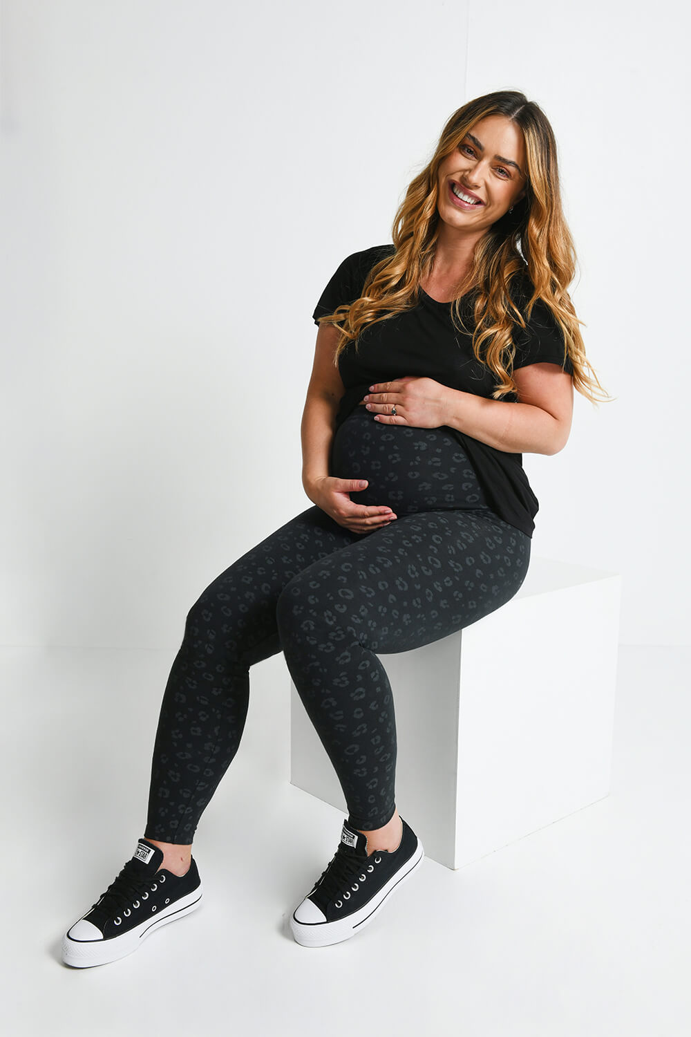 Alltägliche Umstandsleggings - Schwarze mit Animal-Print