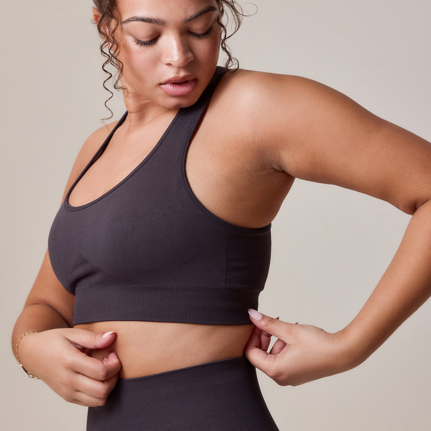 Curve Sculpt Seamless Sports Bra - Shadow