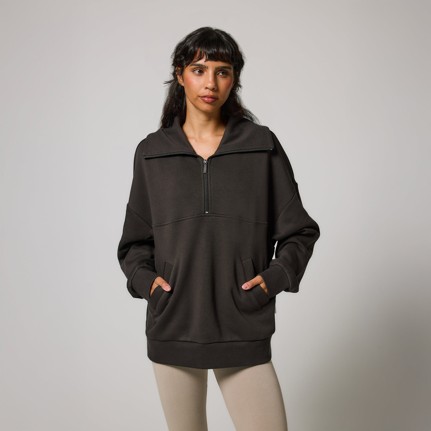 ALL SZN Übergröße 1/4 Zip Bio-Sweatshirt Curvy - Black Coffee