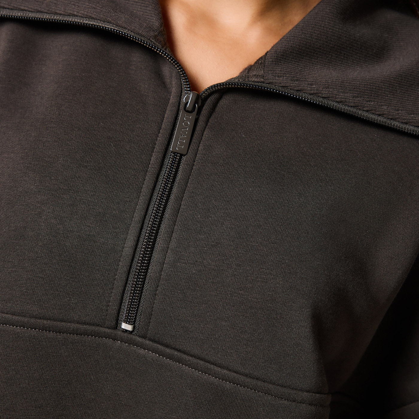 ALL SZN Übergröße 1/4 Zip Bio-Sweatshirt Curvy - Black Coffee