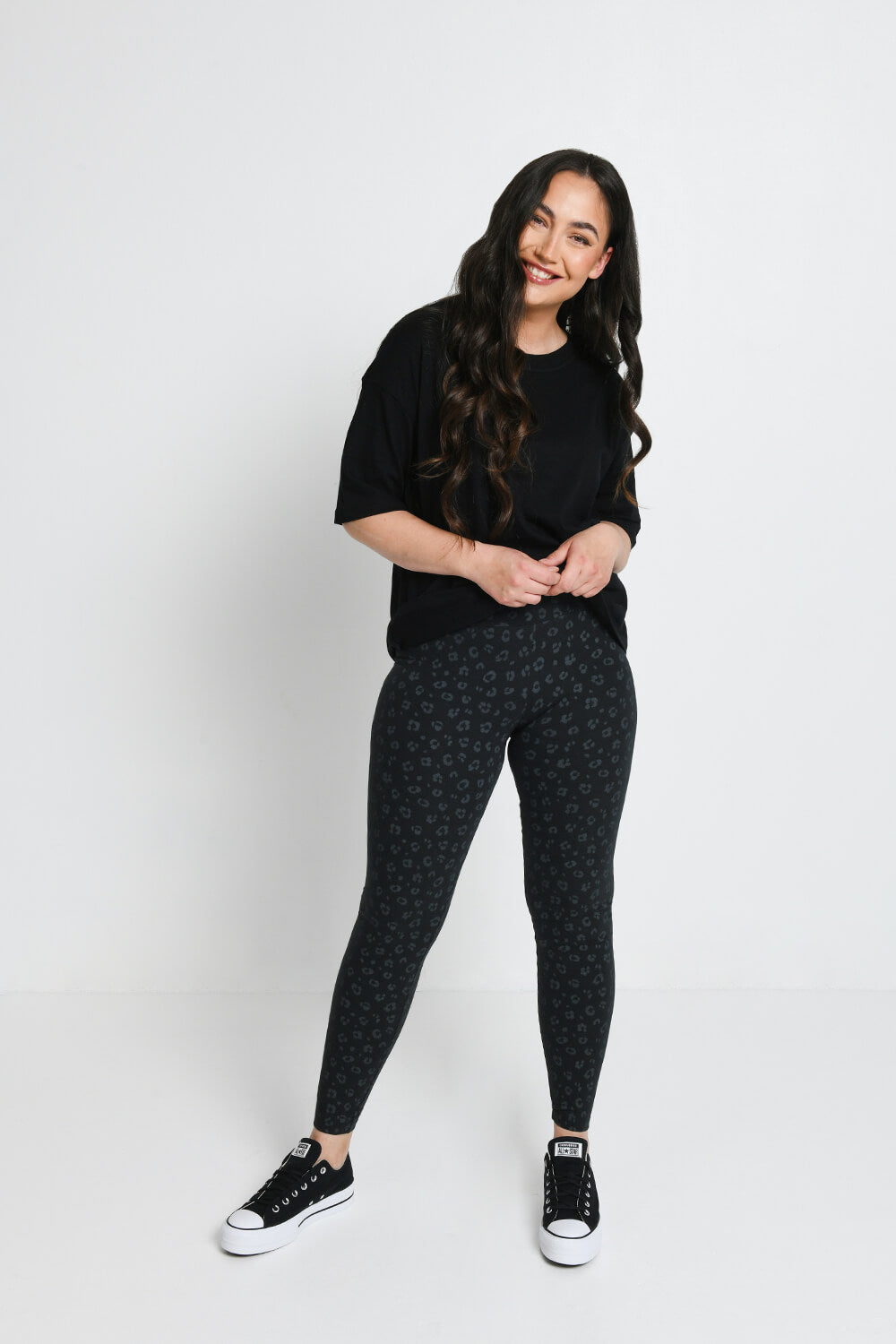 Alltägliche High-Waisted Leggings - Schwarze Animal-Print