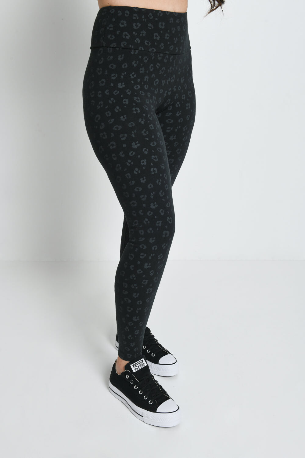 Alltägliche High-Waisted Leggings - Schwarze Animal-Print