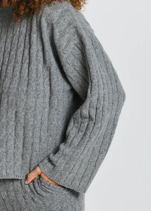 Pullover Mit Zopfstrickmuster - Grauer