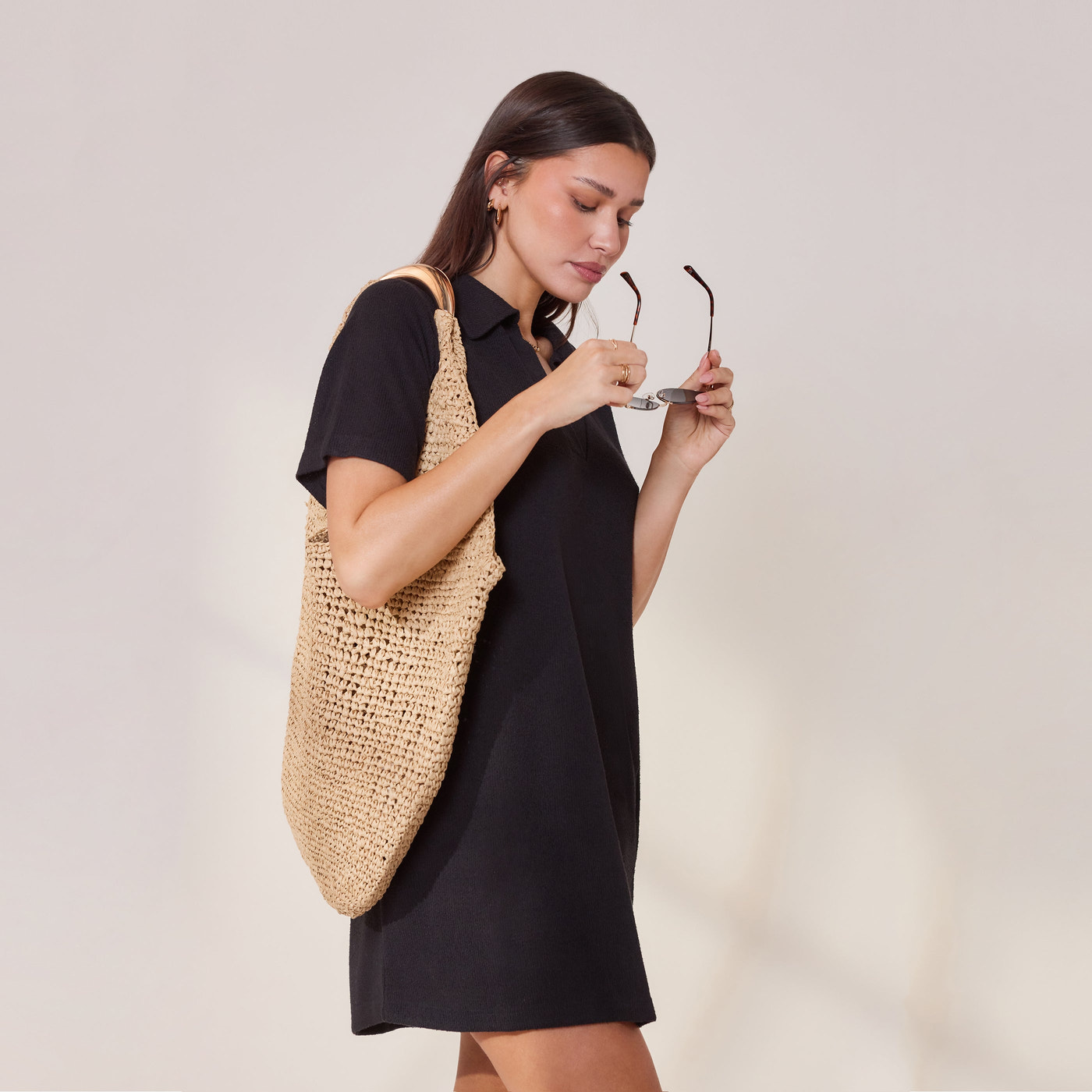 Leichtes Strickkleid mit Kragen - Schwarz