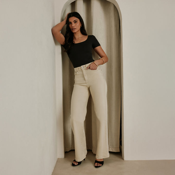 Stretch-Jeans mit weitem Bein – Ecru