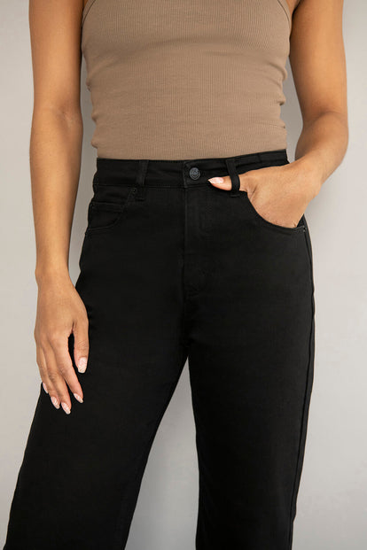 Straight-Fit Jeans - Black