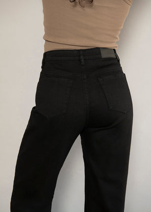 Straight-Fit Jeans - Black