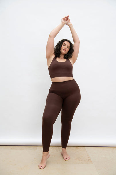 products/037_SEAMLESS_SET_CHOCOLATE_BROWN_S18_008_66693edd-e5ae-4fa3-9495-7030f2c2c6f5.jpg