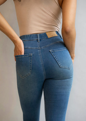 Ultimate 7/8 Jeggings - Mid Blue