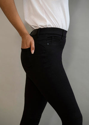 Ultimate 7/8 Jeggings - Black