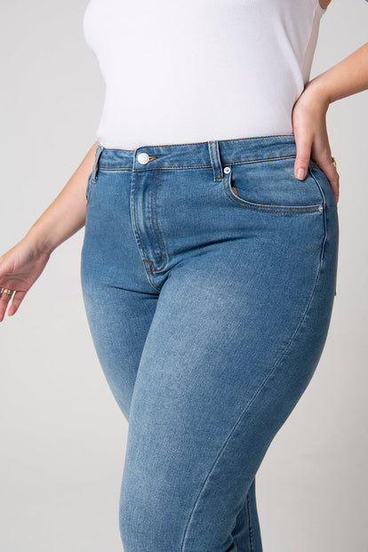 Gerippte Hose Mit Weitem Bein Curvy-Fit Mom Jeans - Mid Blue