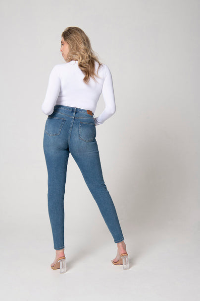 Slim-Fit Mom Jeans - Mid Blue