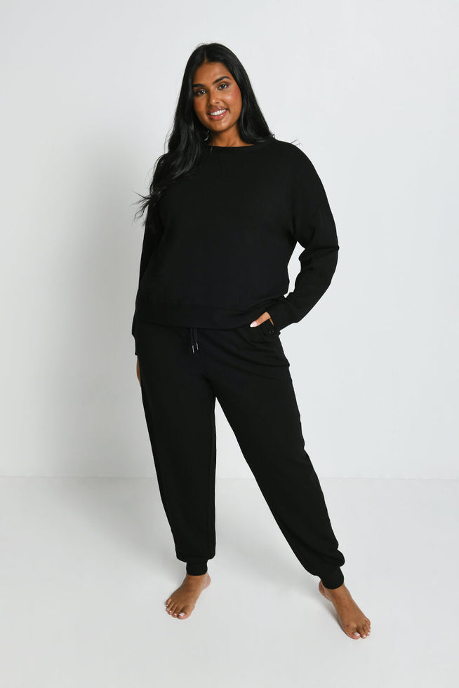 products/C_Black_LuxeLoungeJoggers_1_660b6ca8-5523-48d3-ba36-9e5a78444050.jpg