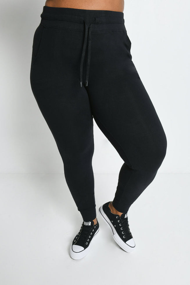 Recharge High Waisted Jogginghose Curvy - Black