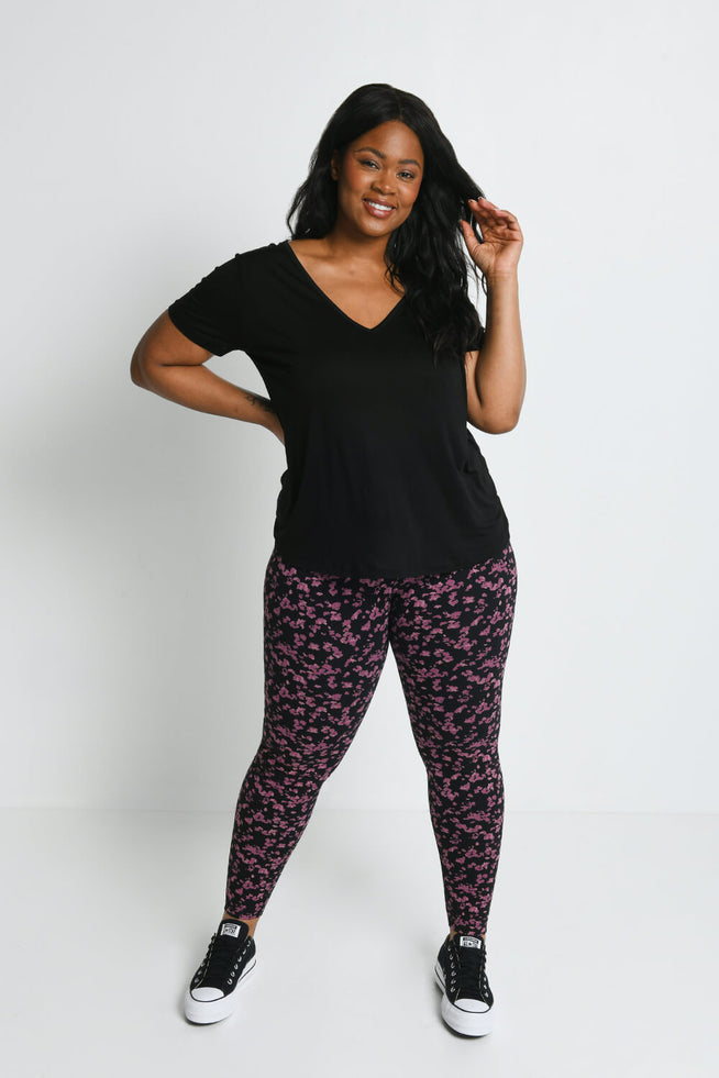 products/C_Plus_Size_Black_Burgundy_Floral_Printed_ClassiC_Plus_Size_High_Waisted_Leggings_1_7cfdcc21-bb0f-413d-9d21-d8fed34364d3.jpg