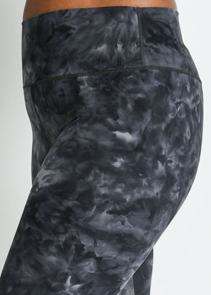 Revitalise 7/8 High Waisted Leggings Curvy - Black Tie Dye