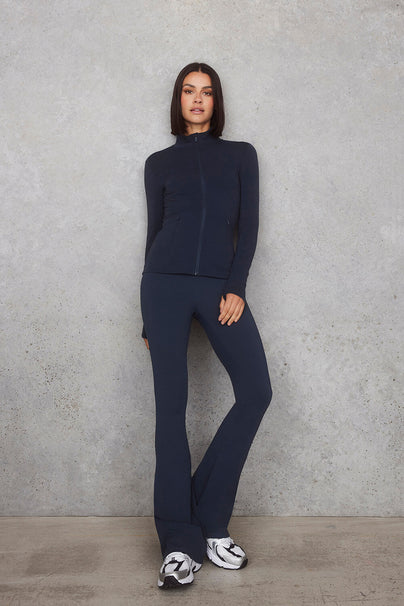 products/EMPOWER_NAVY_GRACE_FLARE_0528_5b43c25a-b405-47b6-93e6-841279bbcc66.jpg