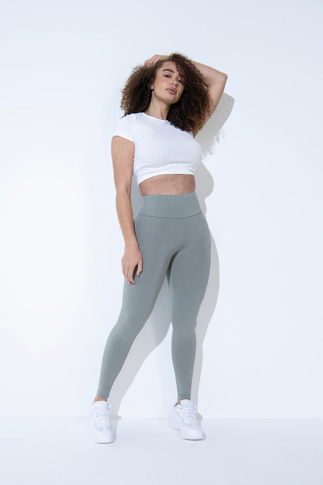 products/W_LIGHTWEIGHTLEGGING_SAGEGREEN_S12_SS23_02_100f0b16-3625-4964-80ac-d2b01d5910dd.jpg